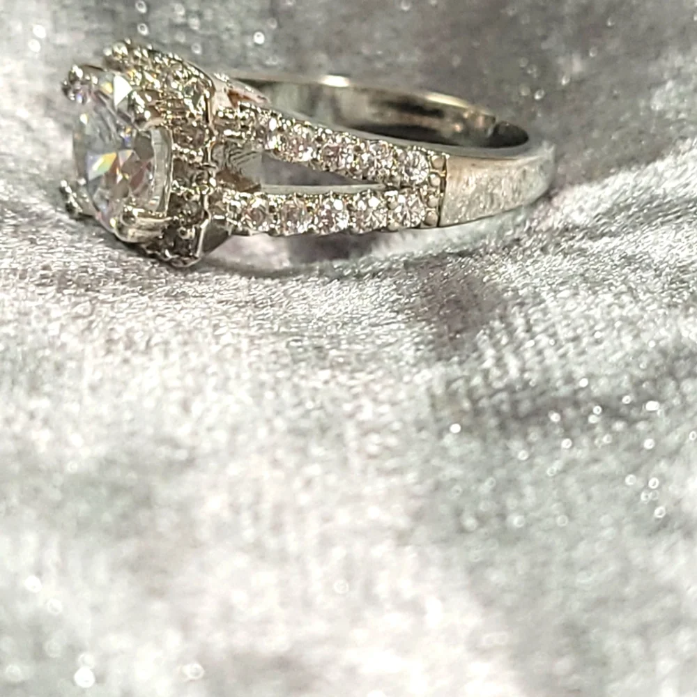 4 Prong White Zircon Silver Color Engagement Ring - Picture 4 of 8